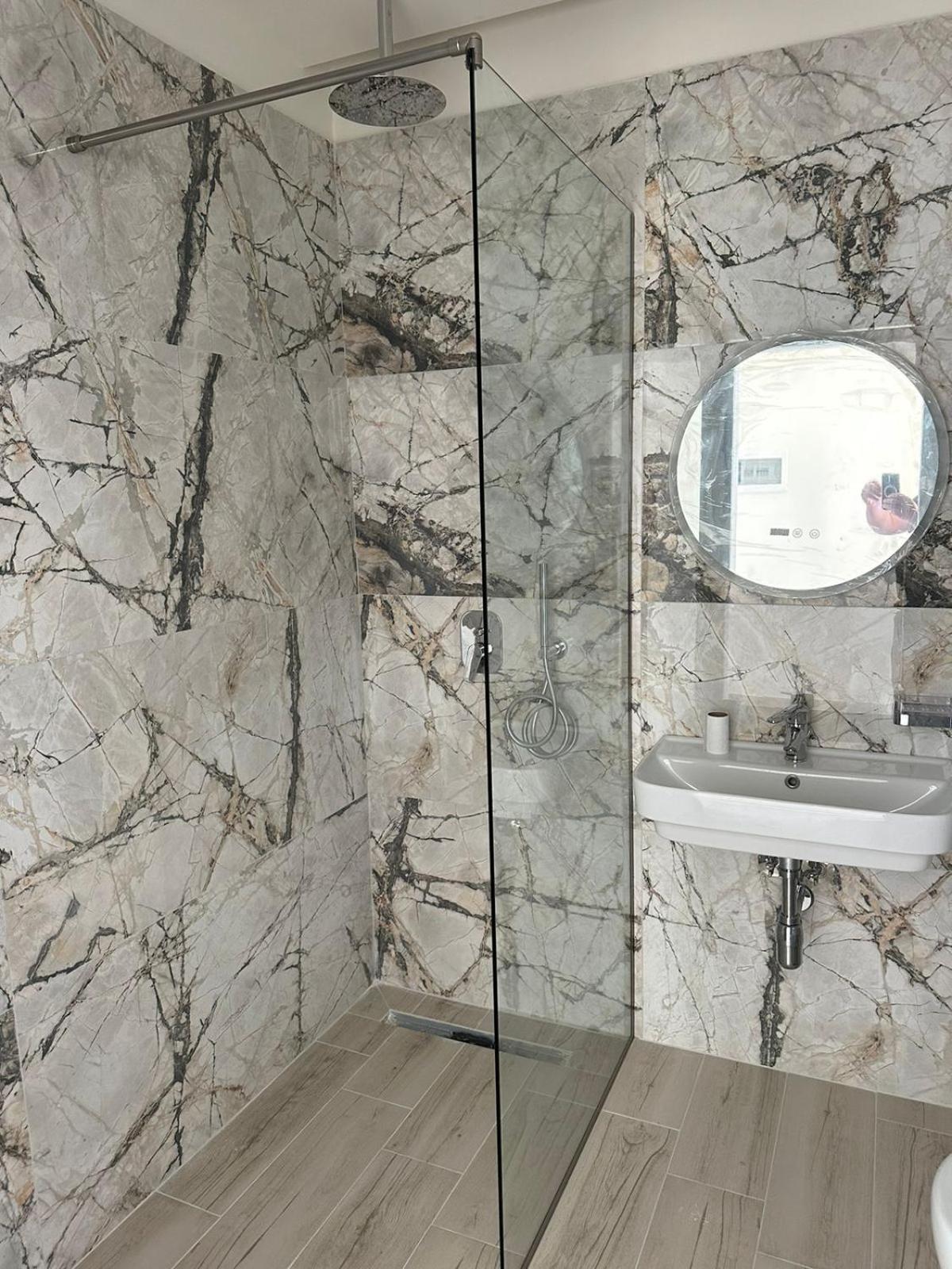 Laid Hotel Vlore Bagian luar foto