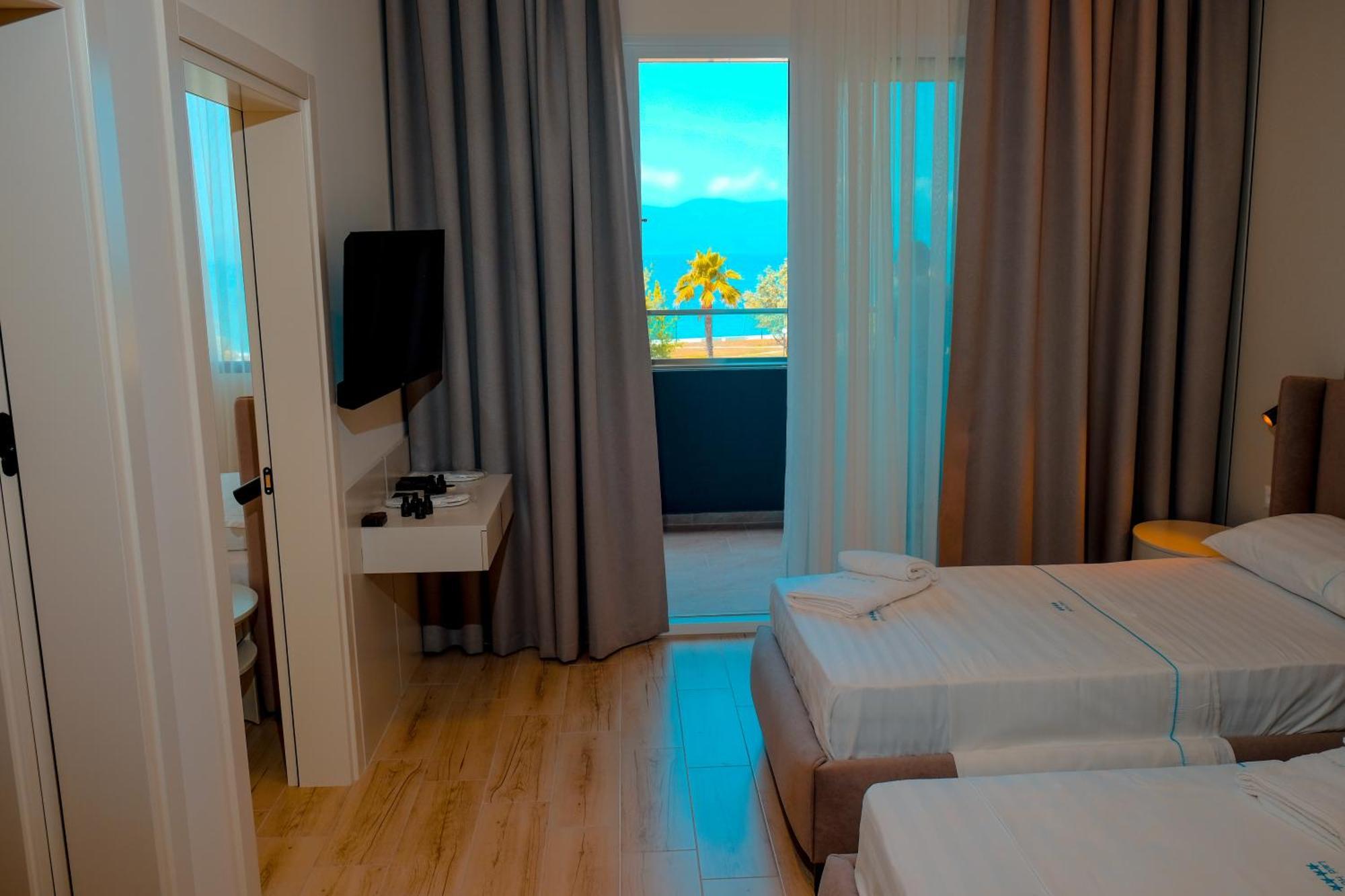Laid Hotel Vlore Bagian luar foto