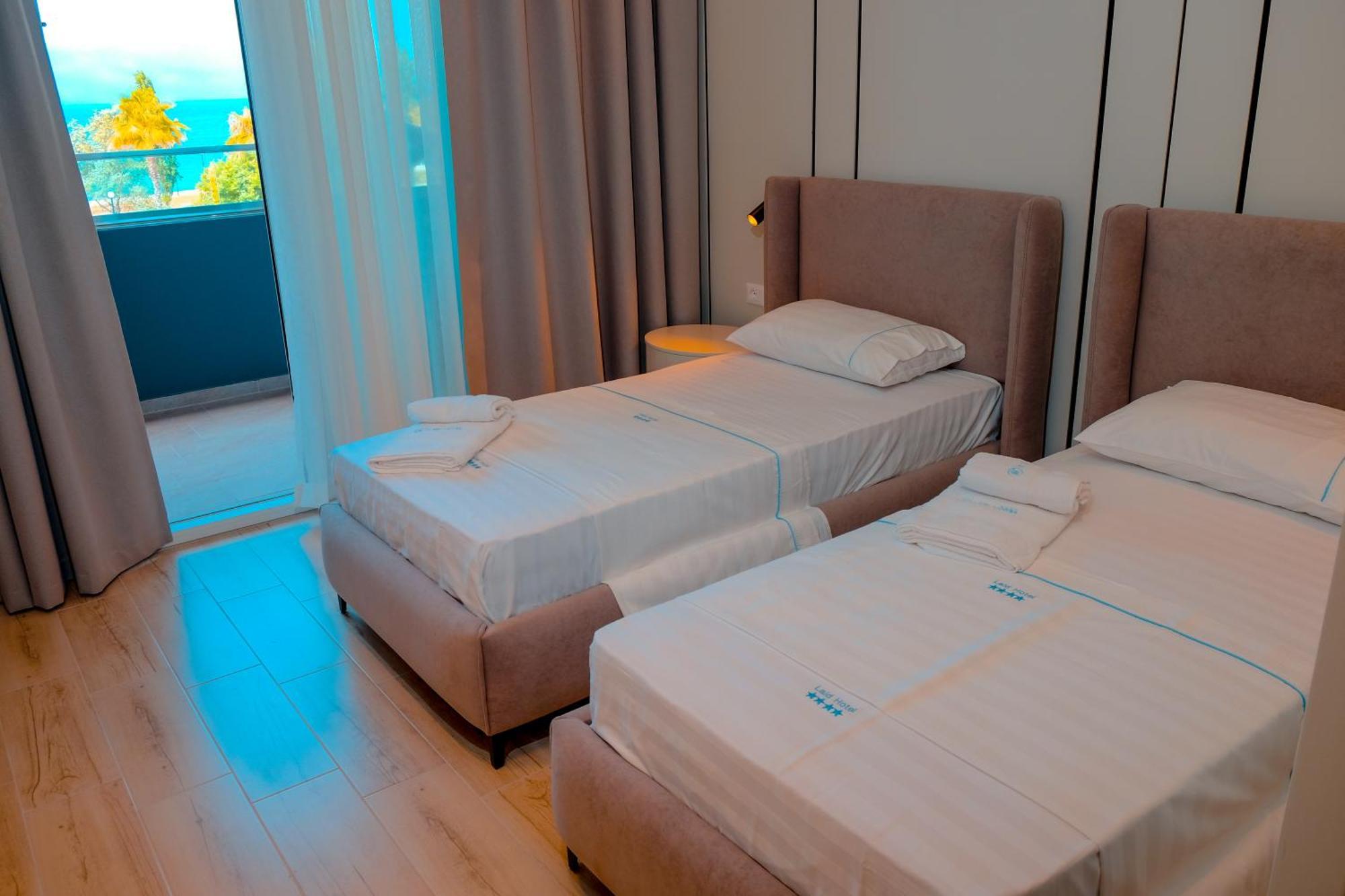 Laid Hotel Vlore Bagian luar foto