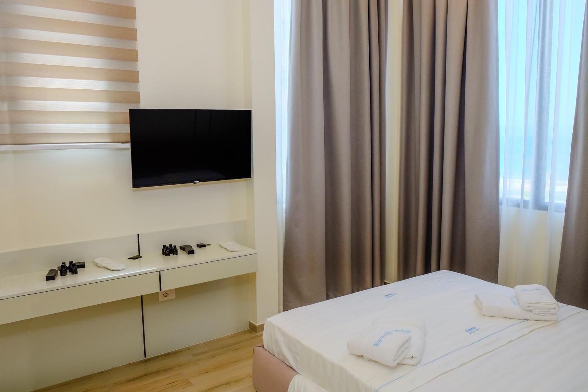 Laid Hotel Vlore Bagian luar foto
