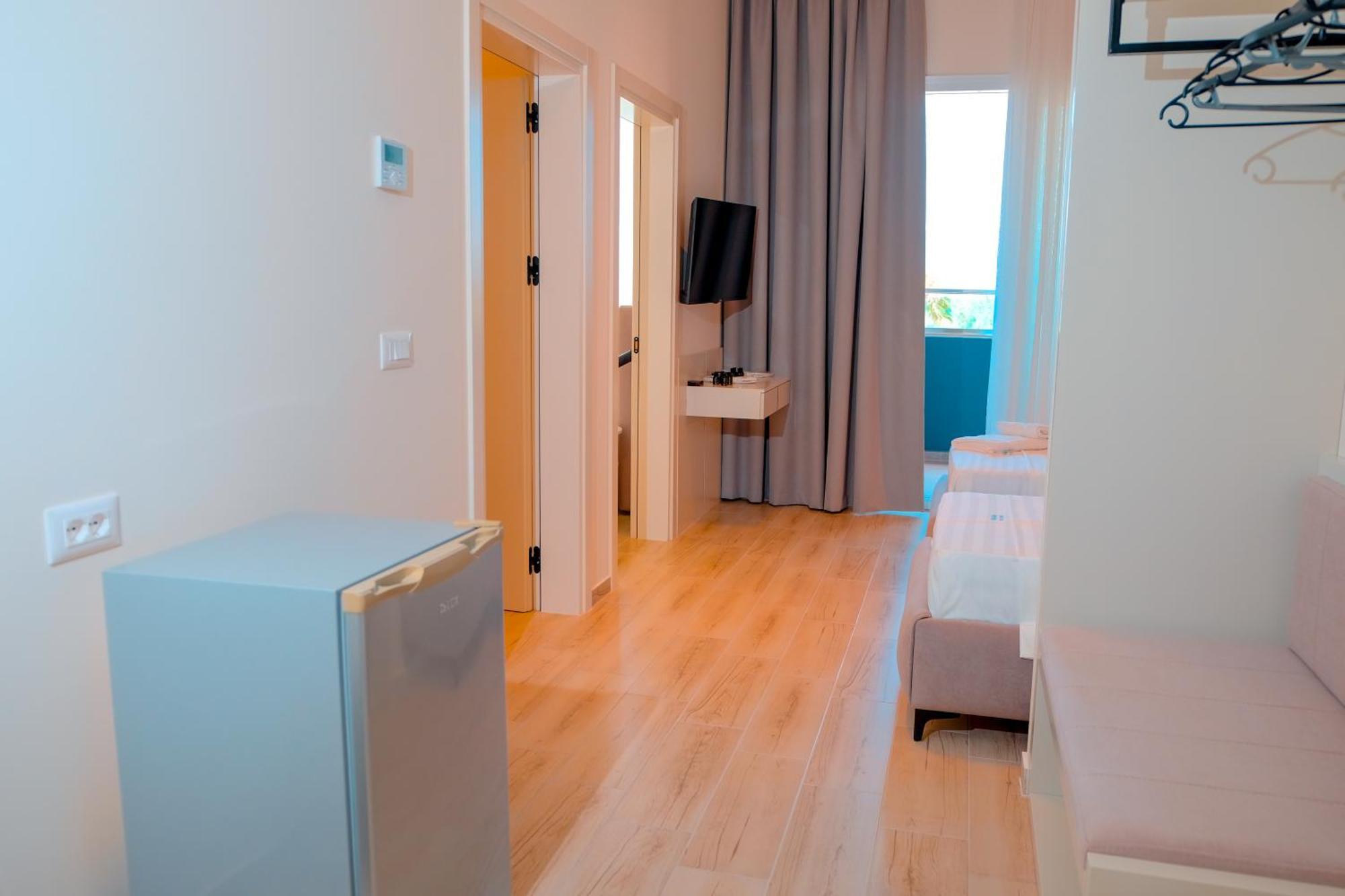 Laid Hotel Vlore Bagian luar foto