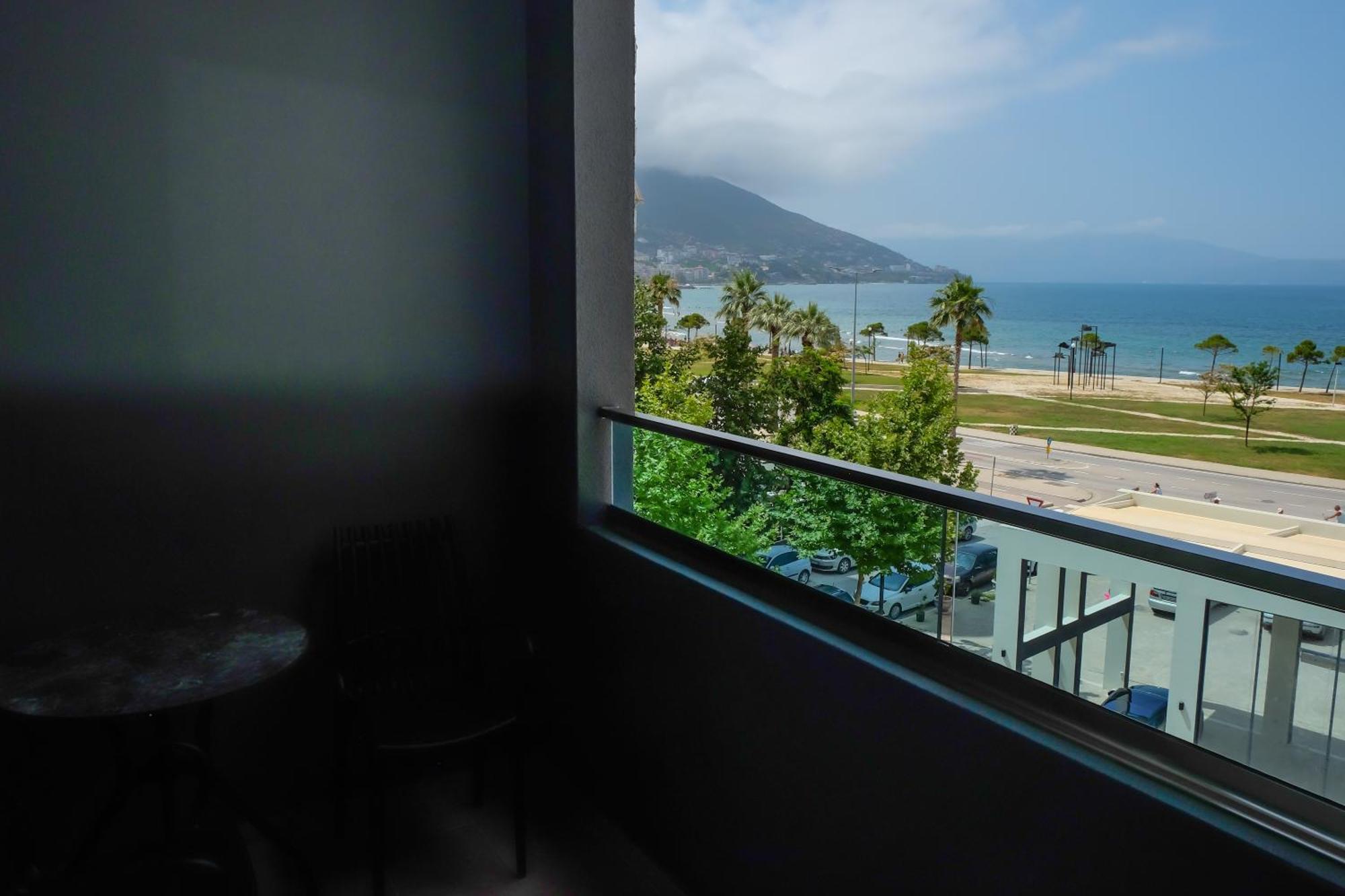 Laid Hotel Vlore Bagian luar foto