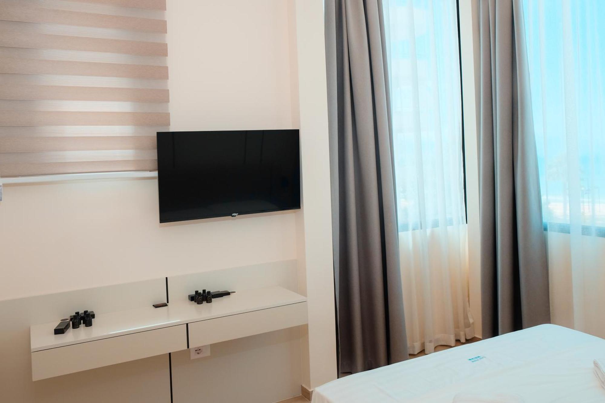 Laid Hotel Vlore Bagian luar foto