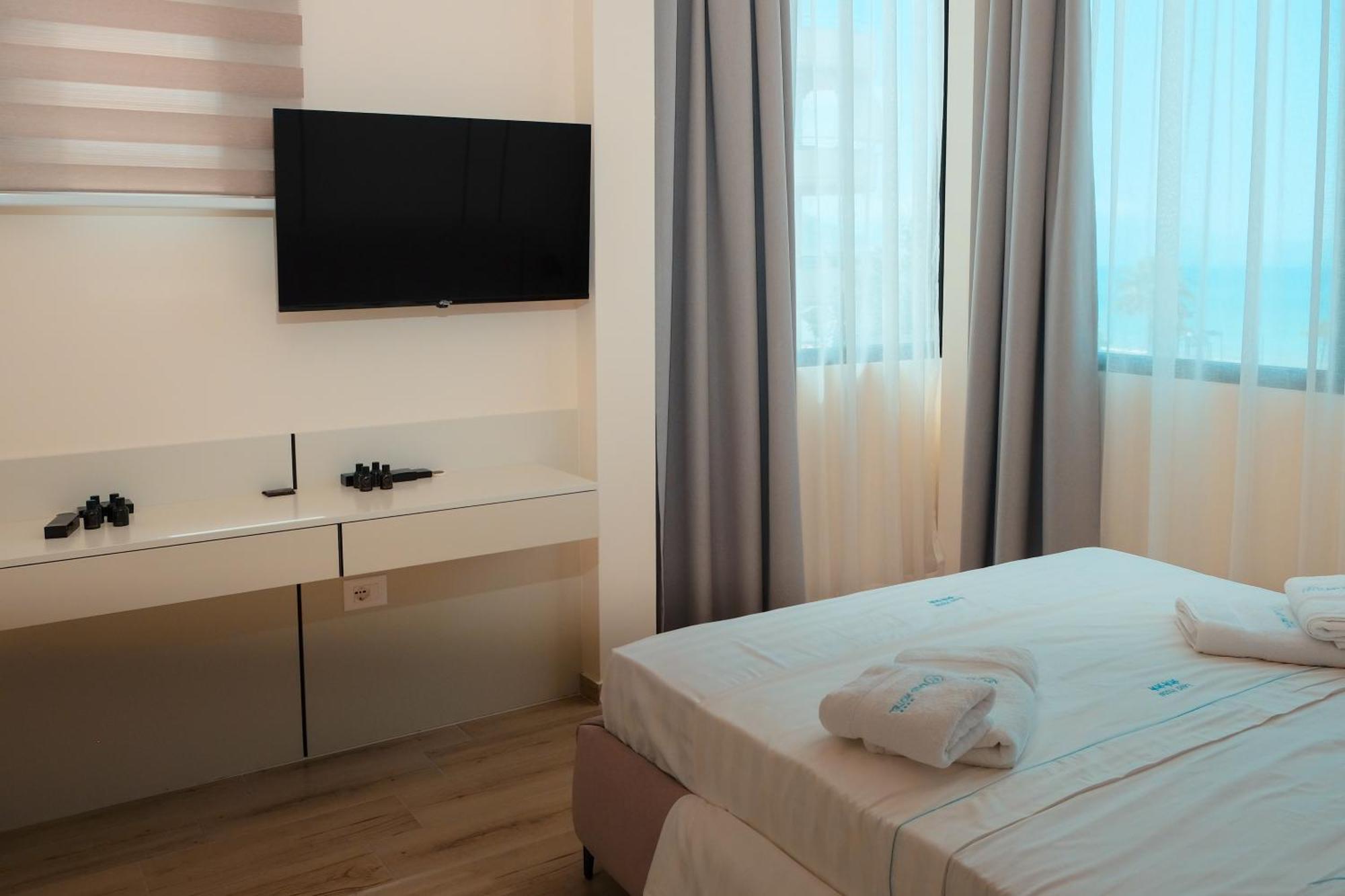 Laid Hotel Vlore Bagian luar foto