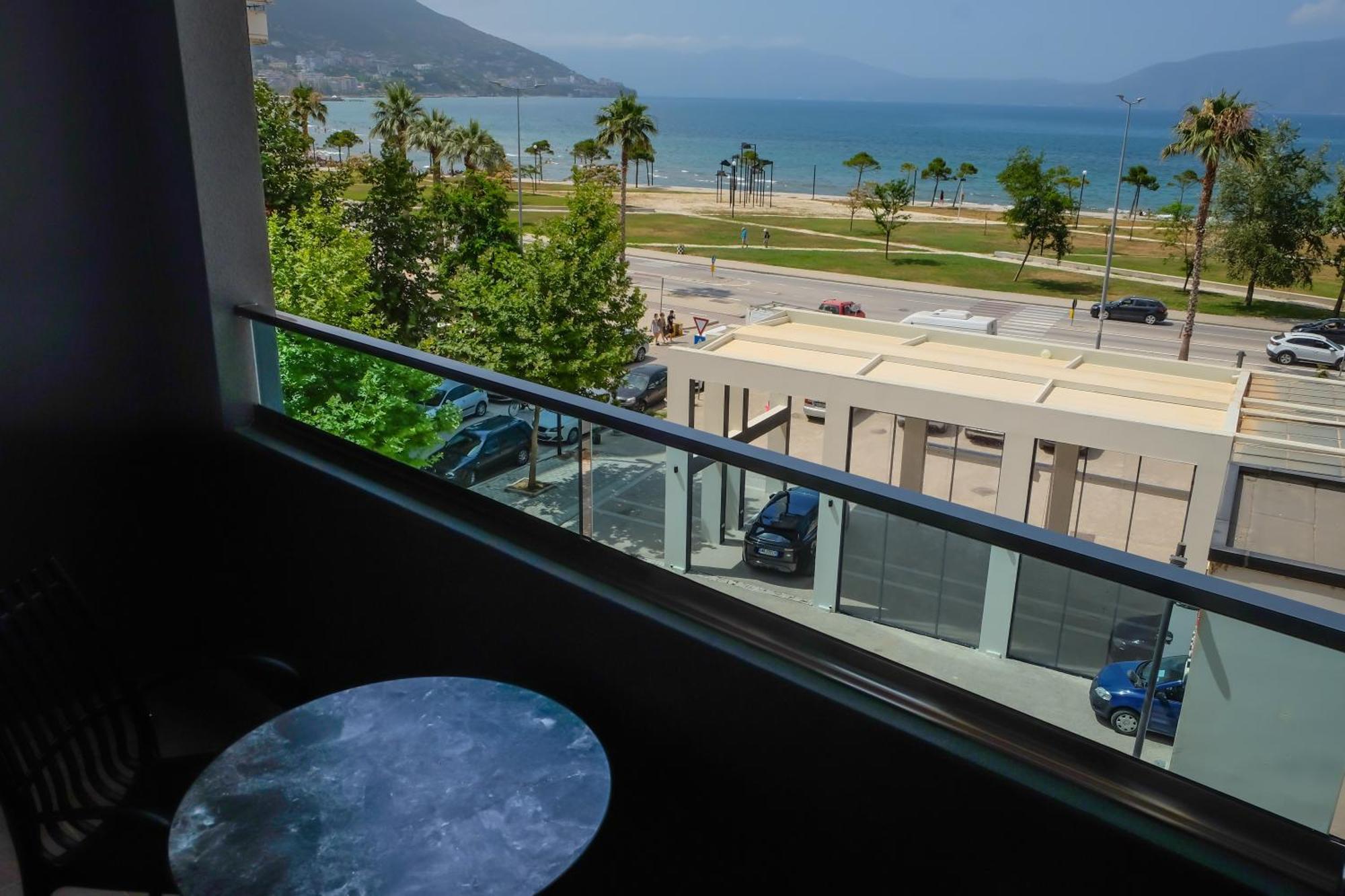 Laid Hotel Vlore Bagian luar foto