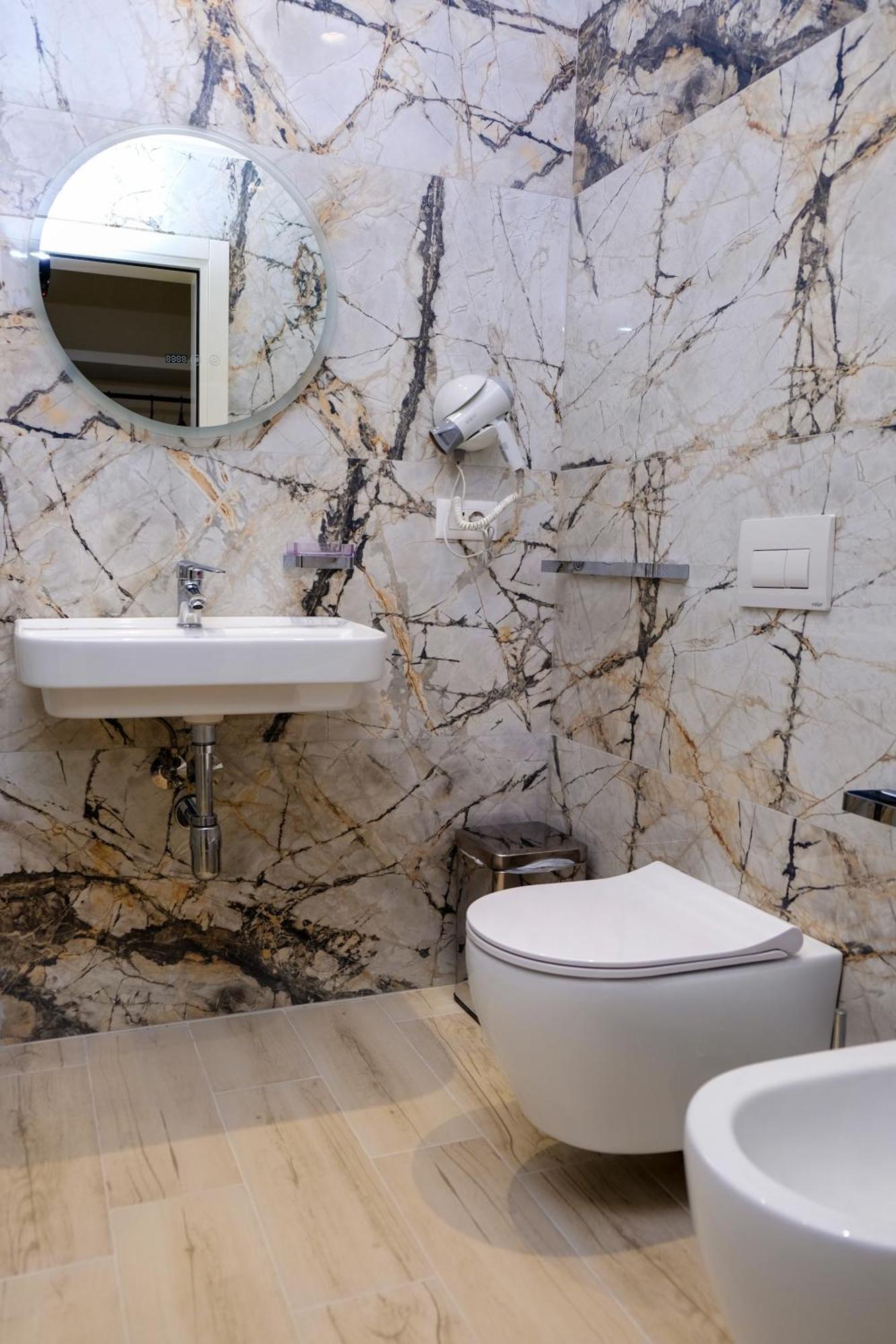 Laid Hotel Vlore Bagian luar foto