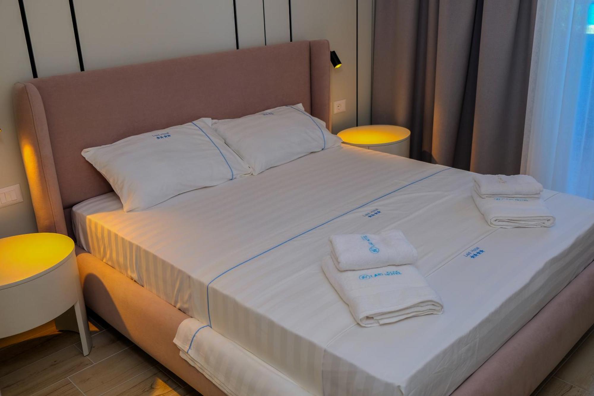 Laid Hotel Vlore Bagian luar foto