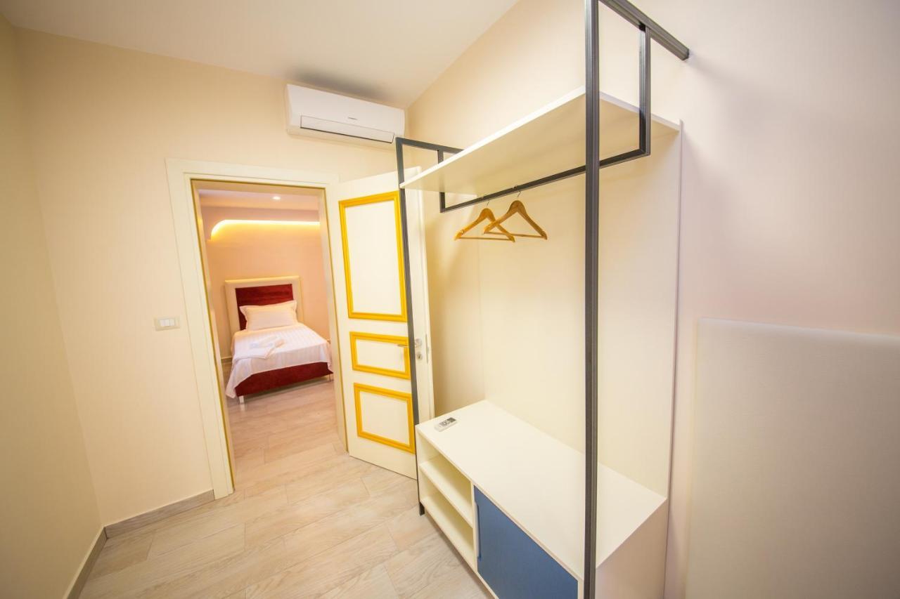 Laid Hotel Vlore Bagian luar foto