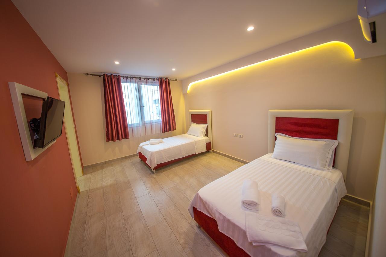 Laid Hotel Vlore Bagian luar foto