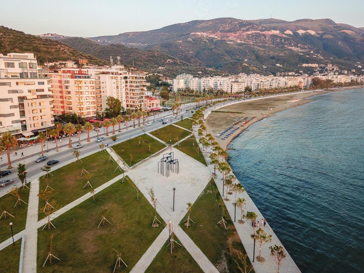 Laid Hotel Vlore Bagian luar foto