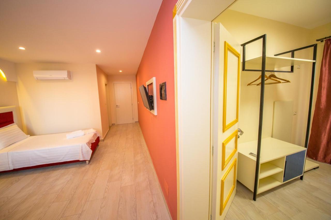 Laid Hotel Vlore Bagian luar foto
