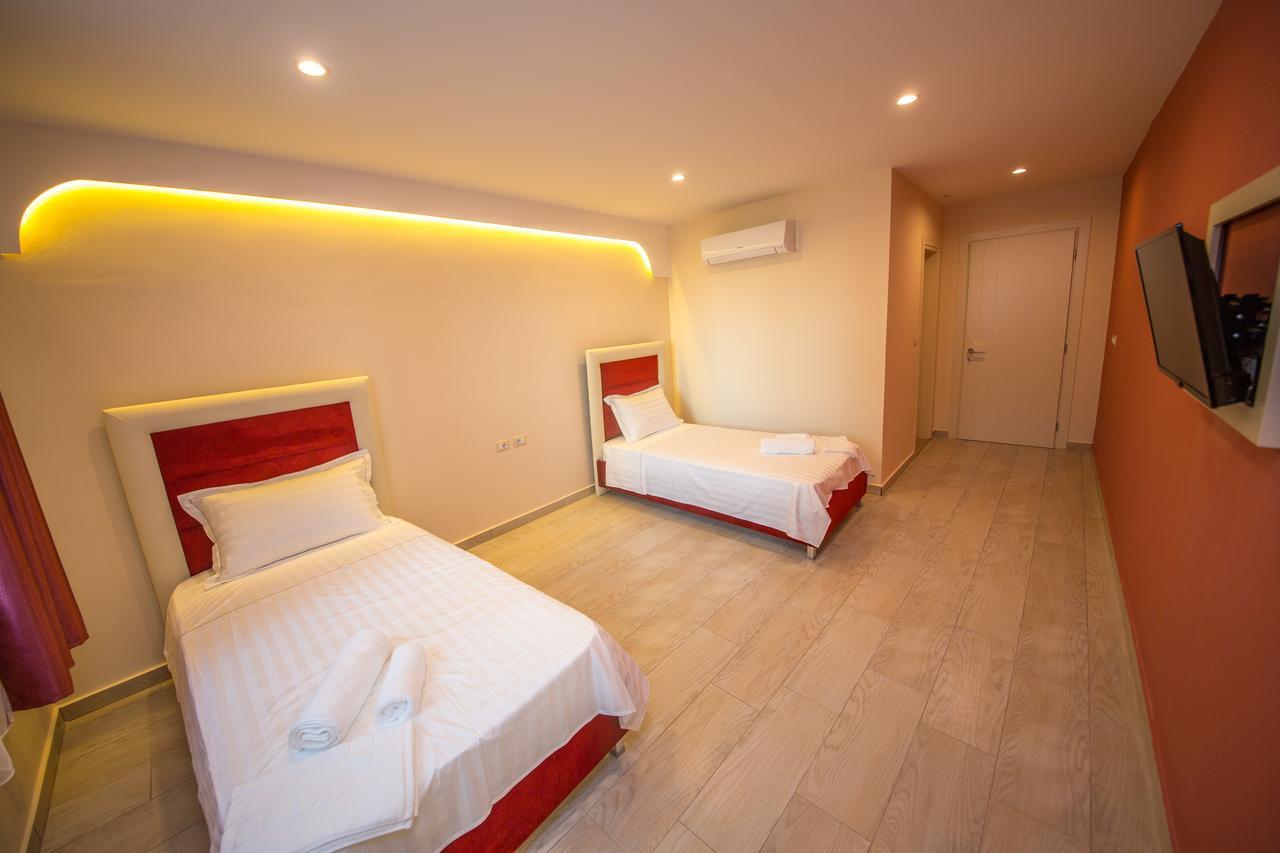 Laid Hotel Vlore Bagian luar foto